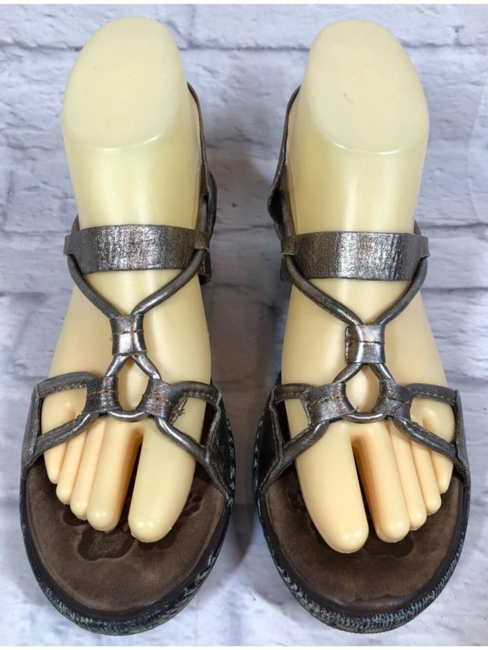 Born Womens 7 Pamati Seda Metallic Silver Gold Ankle Strap Sandals